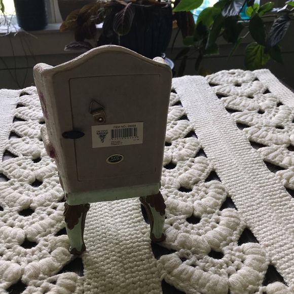 DEZINE Vintage Cottagecore Ceramic Comfy Chair Picture Frame - Picture 5 of 16